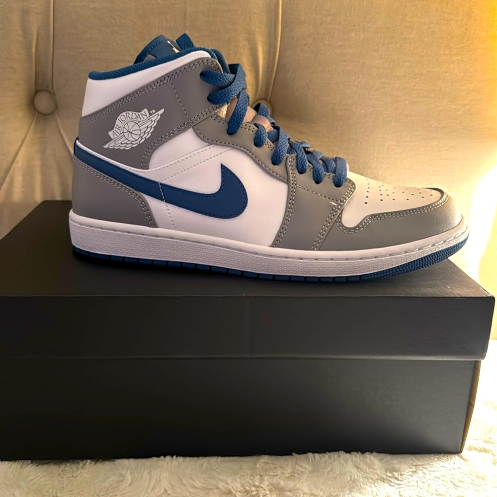 Air Jordan 1 Mid